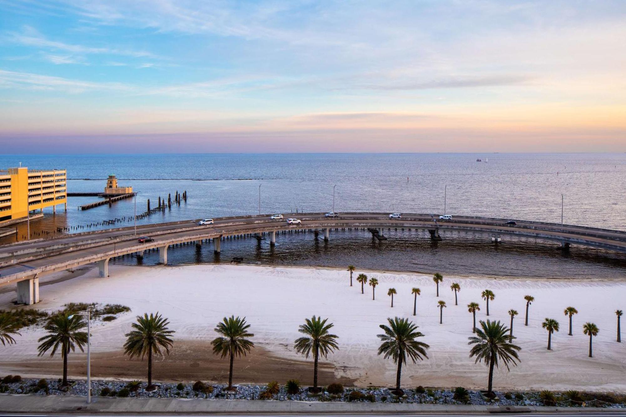 Doubletree By Hilton Biloxi Hotel Exterior photo